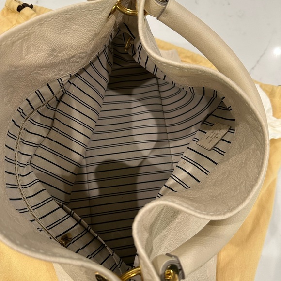 Louis Vuitton Artsy Empreinte in Neige - Picture 13 of 13